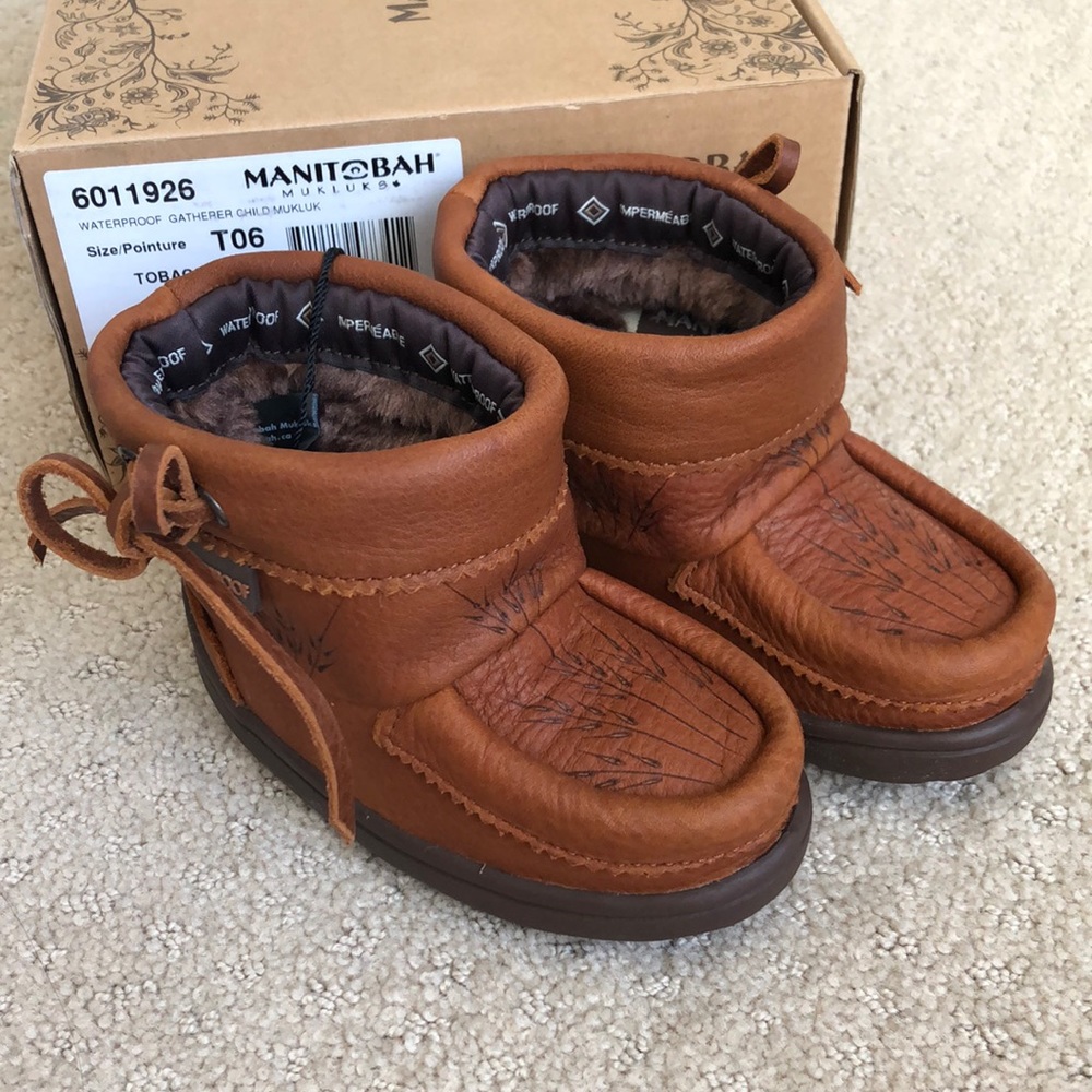 Manitobah mukluks waterproof gatherer boots size 6T